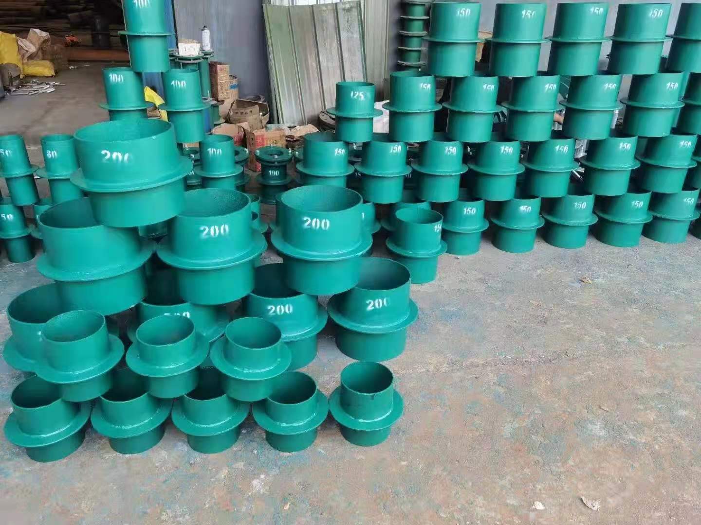 随土建施工一齐安装管道穿混凝土构造的剪力墙基础、穿梁、穿异型